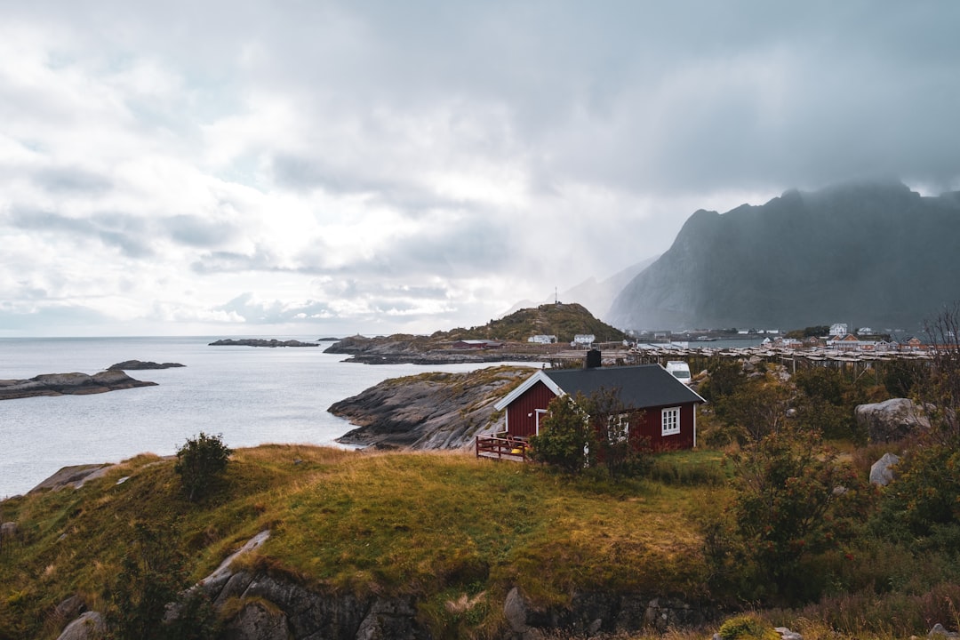 Oppdag kystområder i Norge: Naturopplevelser og bærekraftig vandring