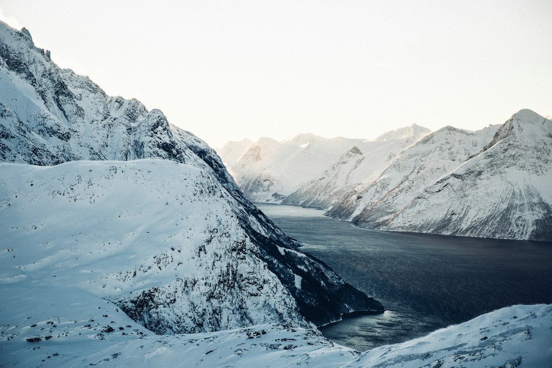 Omgivelser: Utforsk Norges Unike Naturopplevelser